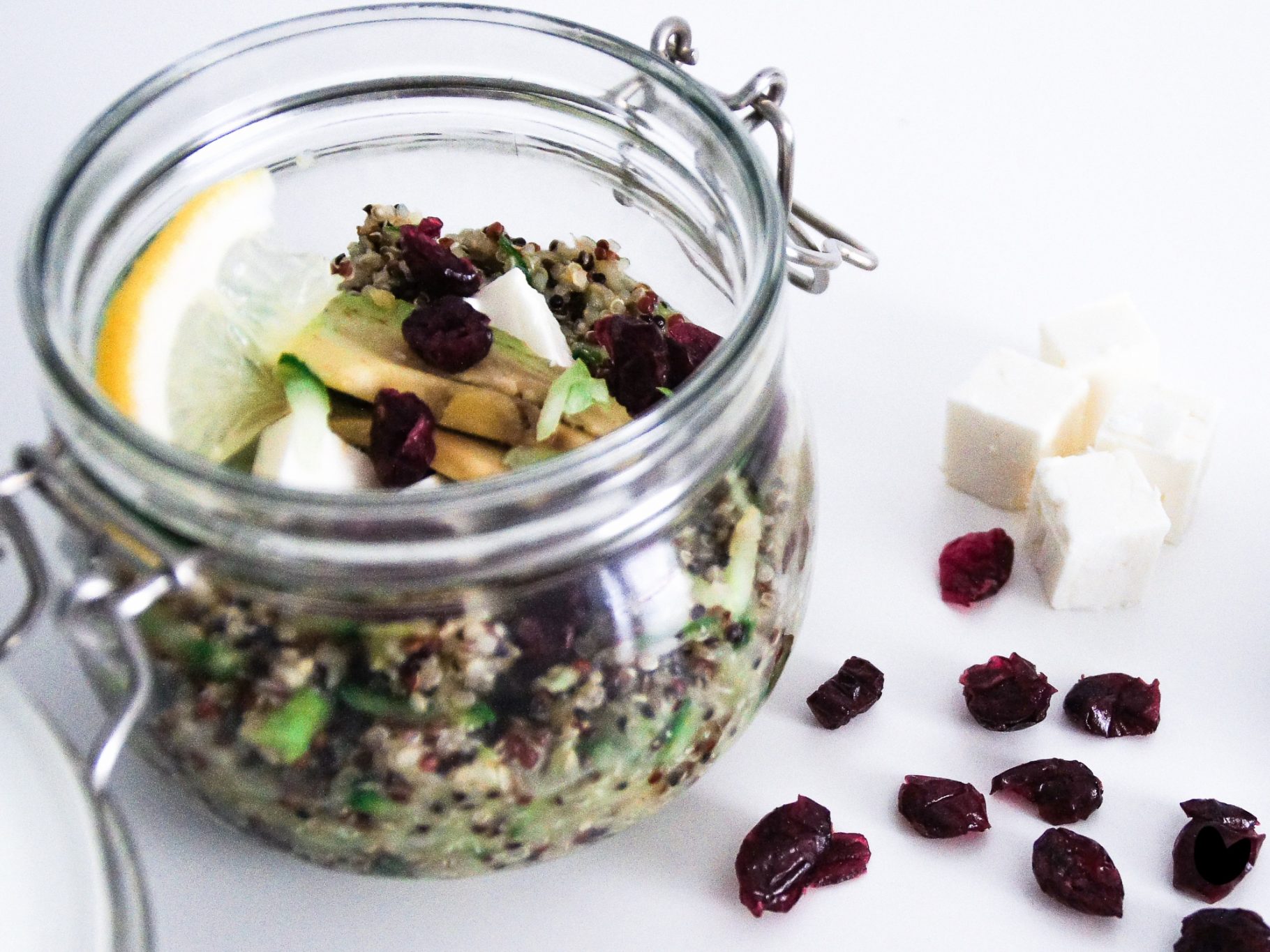 Quinoa mit Avocado-Gurken Mousse