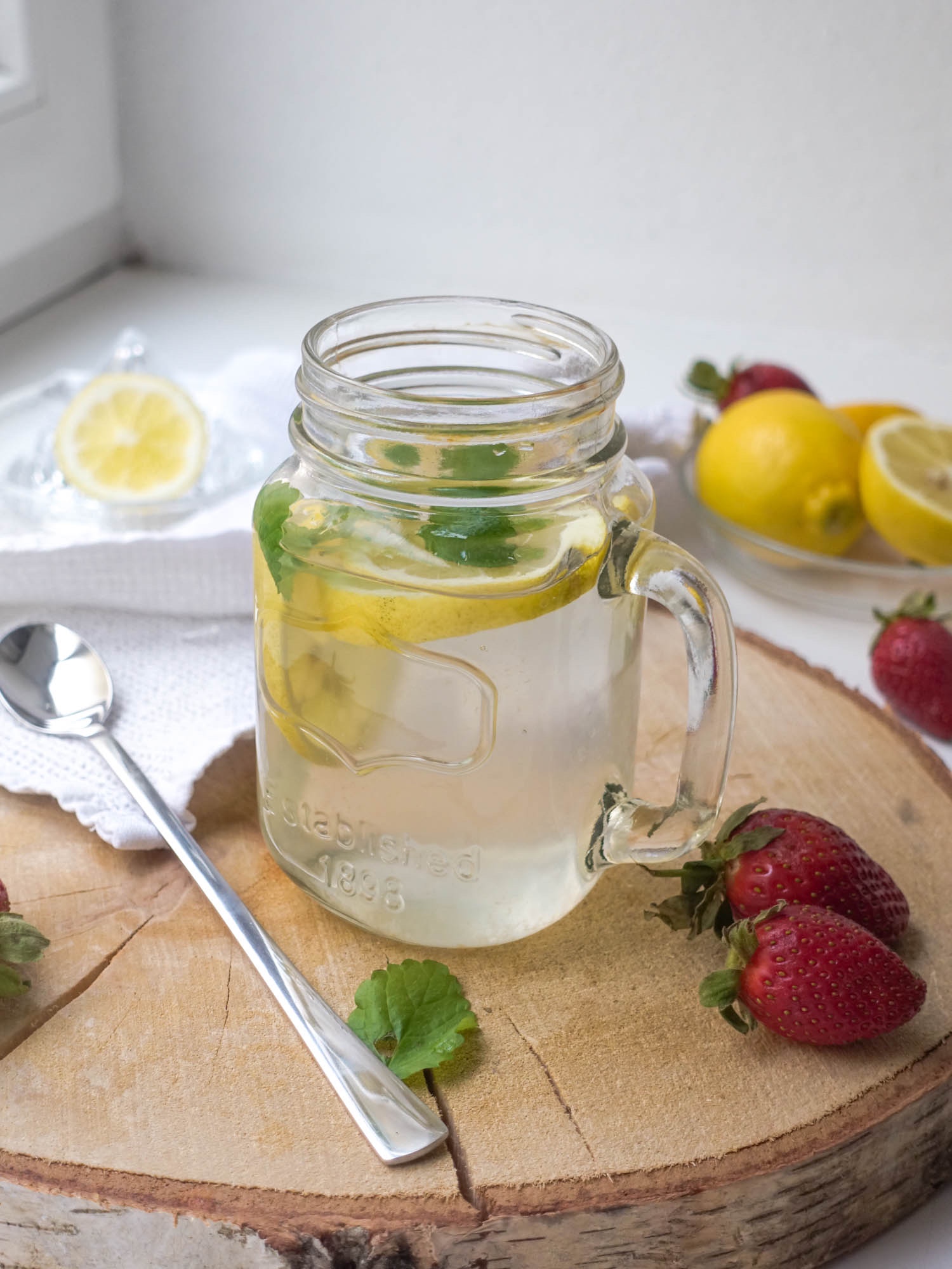 3gesundes getraenk, heiße zitrone, warme zitrone, wintergetraenk, zitronen tee, zitronengetraenk, zitronenlimonade