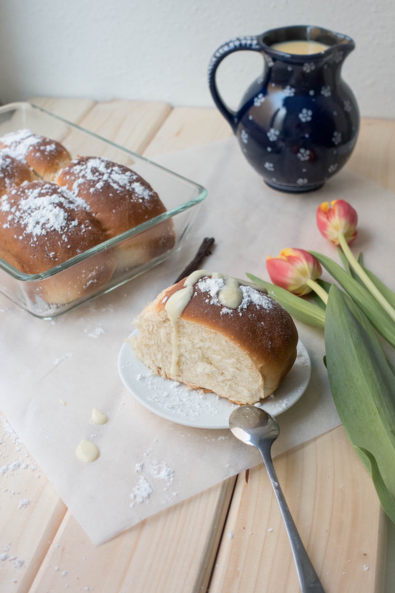 Vegane Buchteln mit Vanillesauce